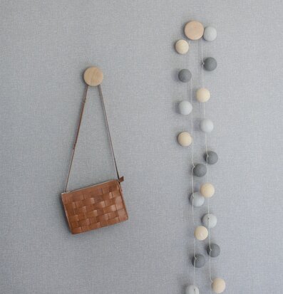 Ljusslinga Gregie 20 Bollar från Iris Lights på ljus vägg