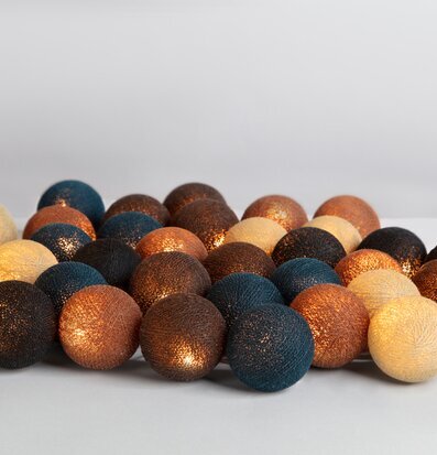 Ljusslinga Hazel 20 Bollar från Iris Lights på vit yta