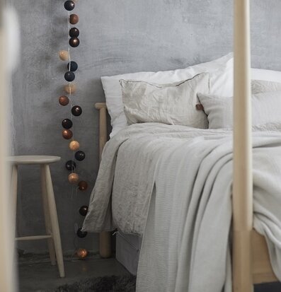 Ljusslinga Hazel 20 Bollar från Iris Lights i sovrum