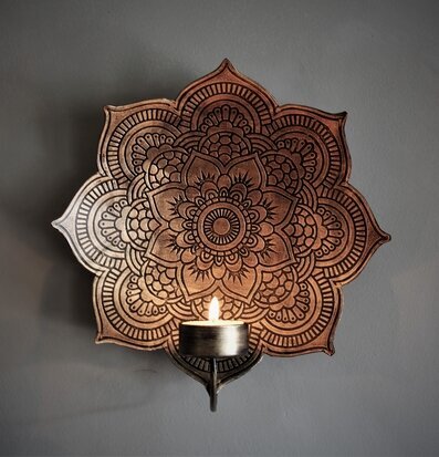 Bild av väggljushållare med mandalamönster i antik stil