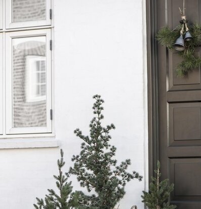 Klocka Zink Med Upphäng från IB Laursen vid en dörr