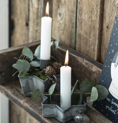 Ljusstake Zink Stjärna från IB Laursen med grönska och kottar