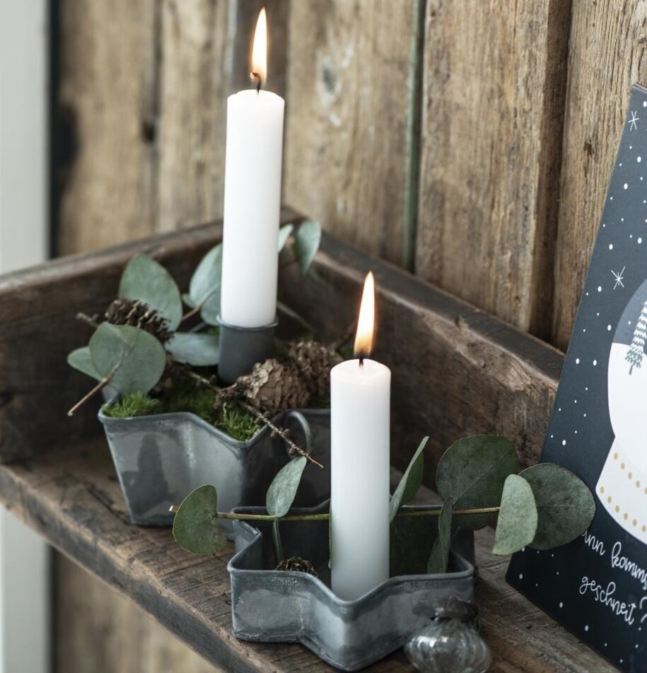 Ljusstake Zink Stjärna från IB Laursen med grönska och kottar