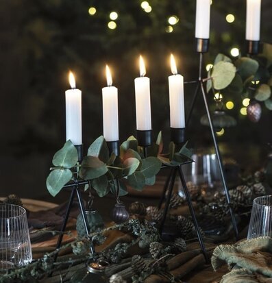 Ljusstake Svart Liten från IB Laursen på dekorerat bord