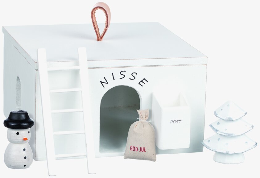 Nissehus Med Tillbehör från Different Design i vintermiljö