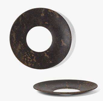 Ljusmanschett från I AM Interior i mörk metall med patina