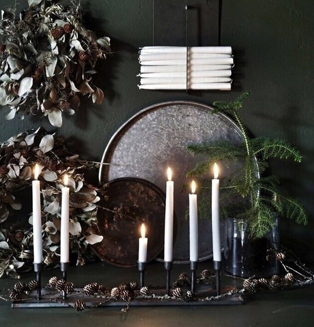 Ljusstake Med 6 Ljus från I AM Interior i rustik miljö