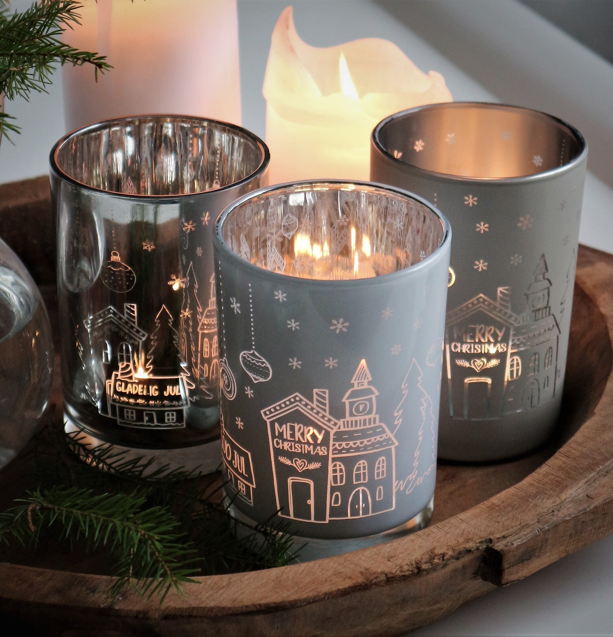 Ljuslykta God Jul Greige från Majas Cottage på träfat