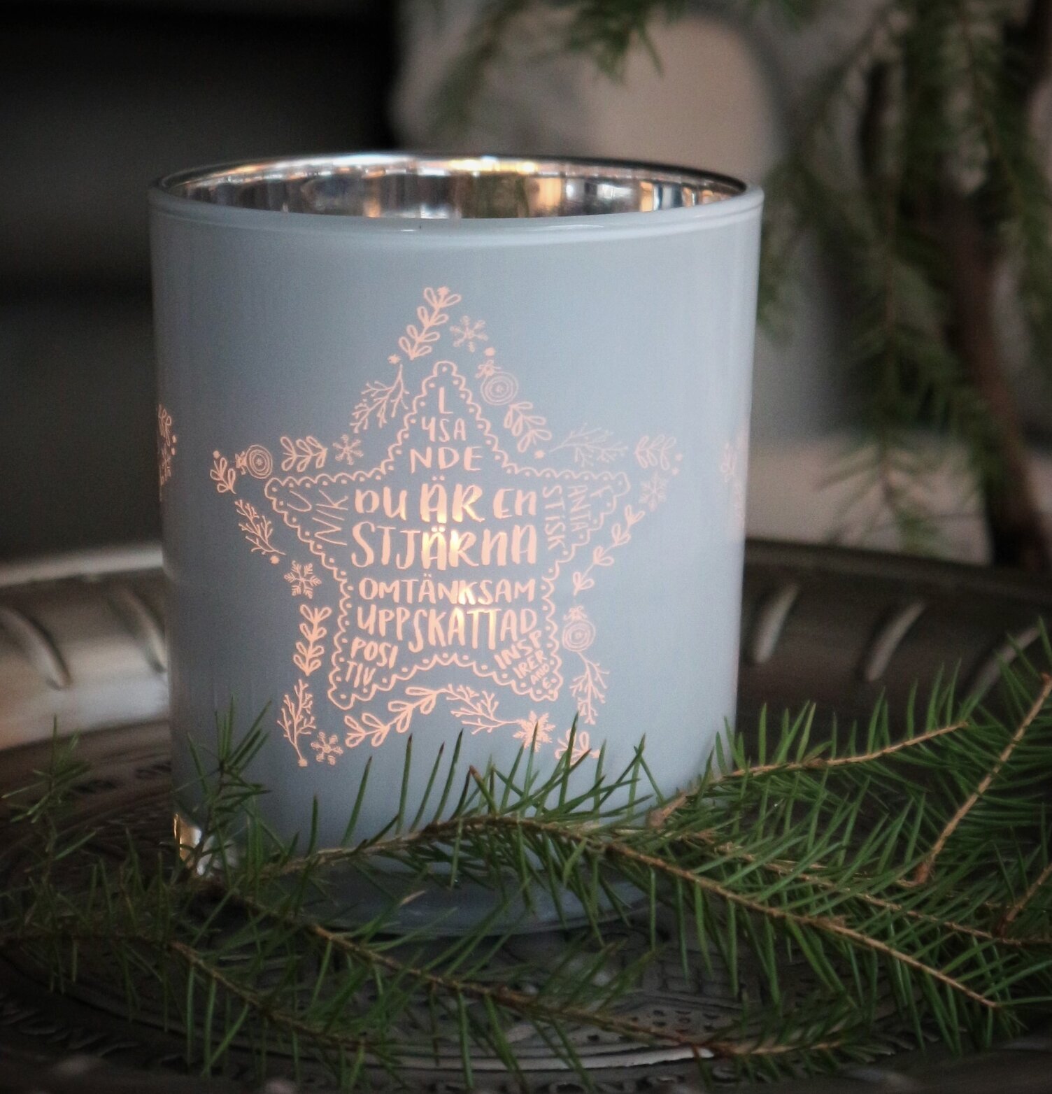 Ljuslykta Du Är En Stjärna Vit från Majas Cottage på bord