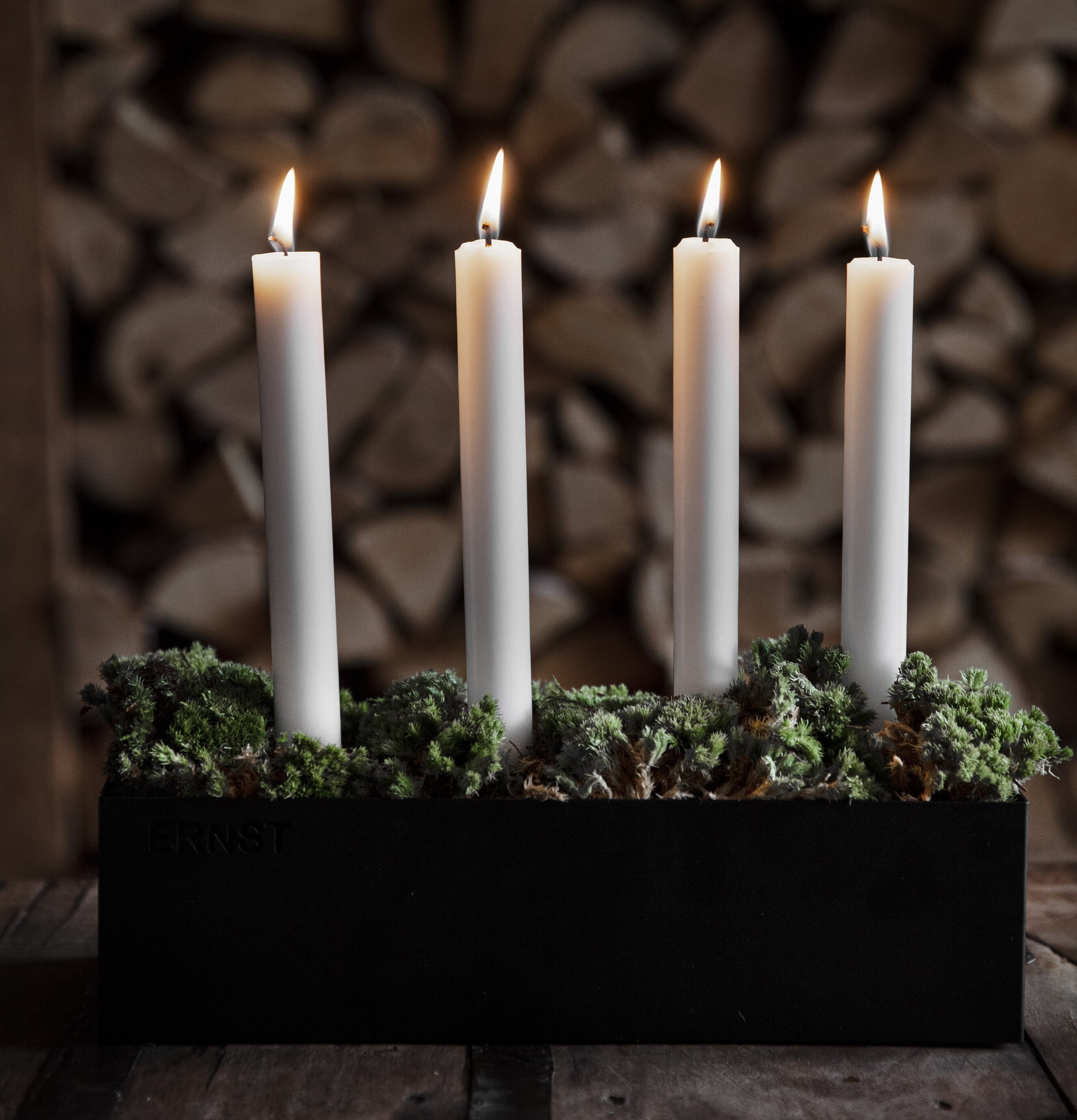 Ljusstake 4 Ernst från Ernst med mossa och gröna växter