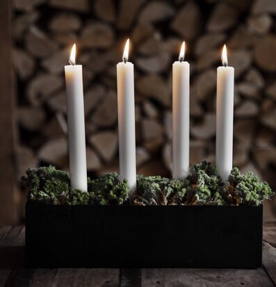 Ljusstake 4 Ernst från Ernst med mossa och gröna växter