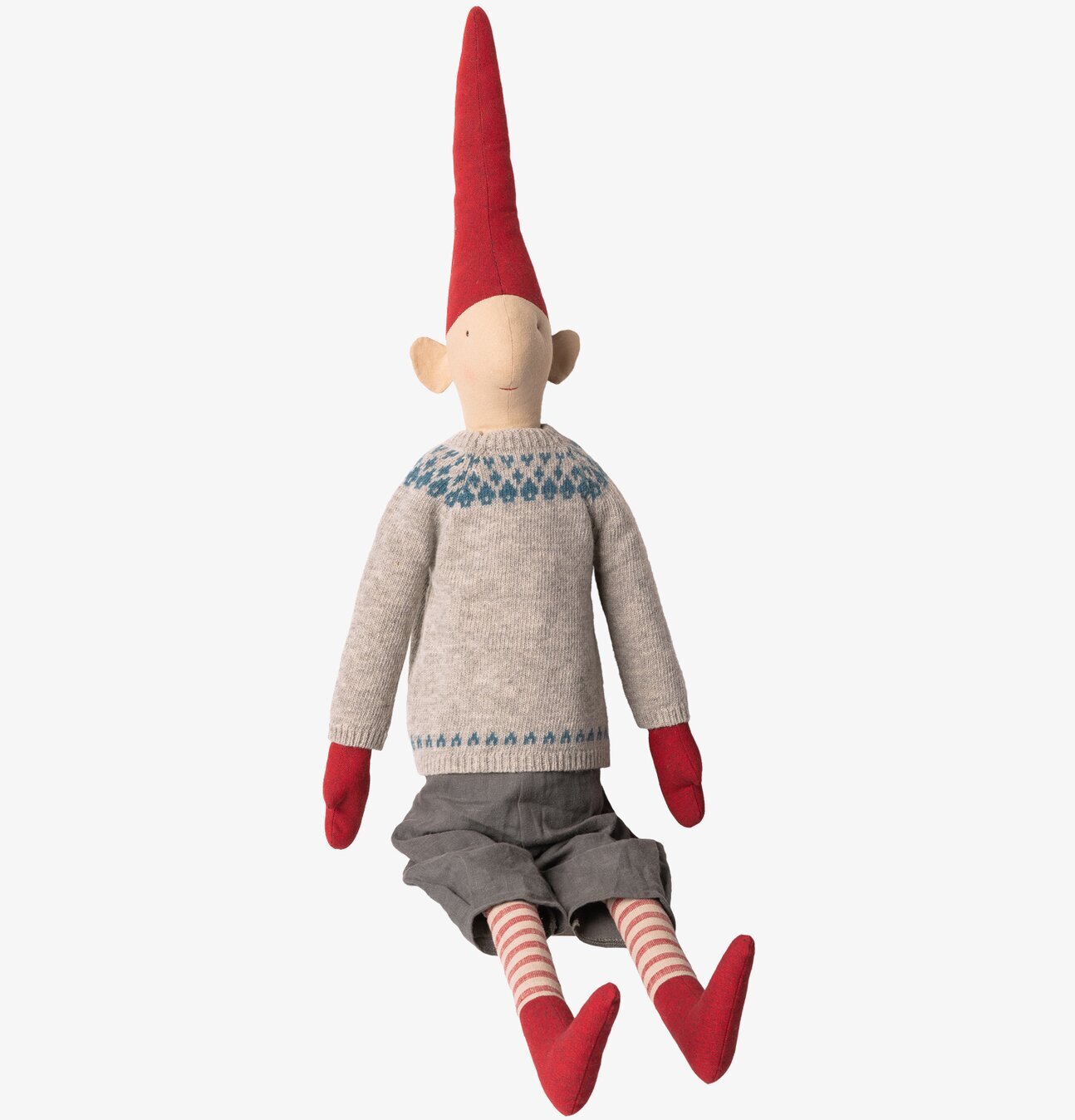 Mega Pixy Henry från Maileg med röd luva och grå tröja