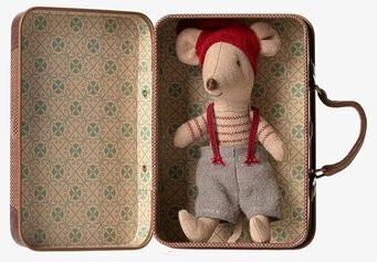 Christmas Mouse In Suitcase från Maileg i festlig outfit