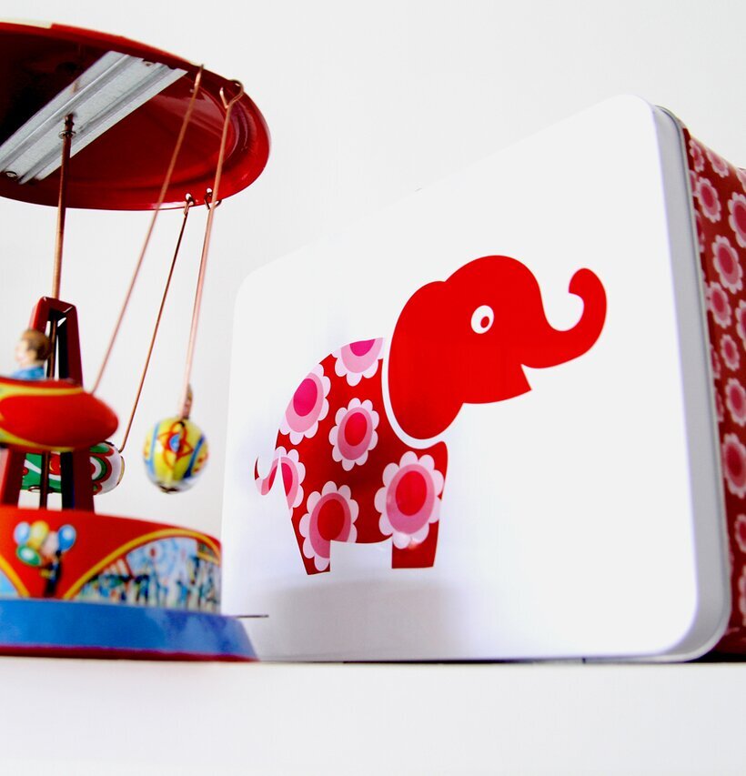 Lunchbox - Röd elefant från Blafre med lekfullt elefantmotiv