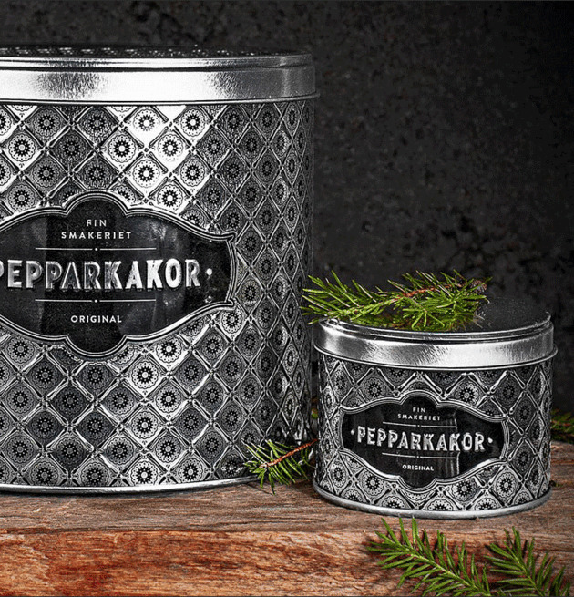 Bild av eleganta pepparkaksburkar i festlig miljö