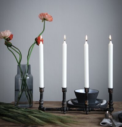 I Am Ljusstake Bord från I AM Interior på rustikt bord