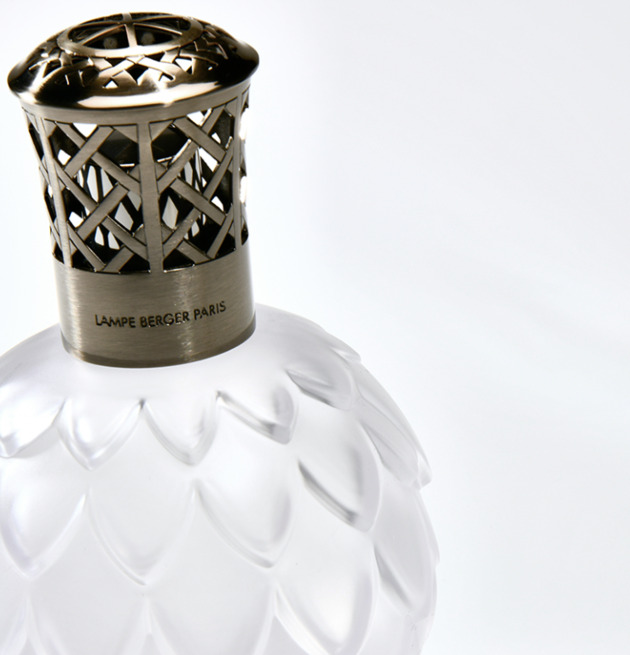 Doftlampa Artichoke White från Maison Berger Paris i vit glas