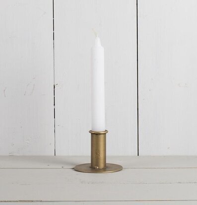 Ljusstake Stumpen Mellan från Multi Agentur i borstad mässing