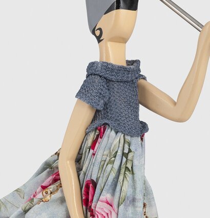 Bordslampa Evdoxia från Skitso med kvinnoskulptur och paraply