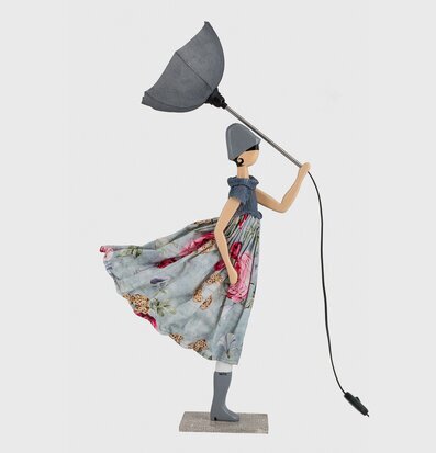 Bordslampa Evdoxia från Skitso, kvinna med paraply