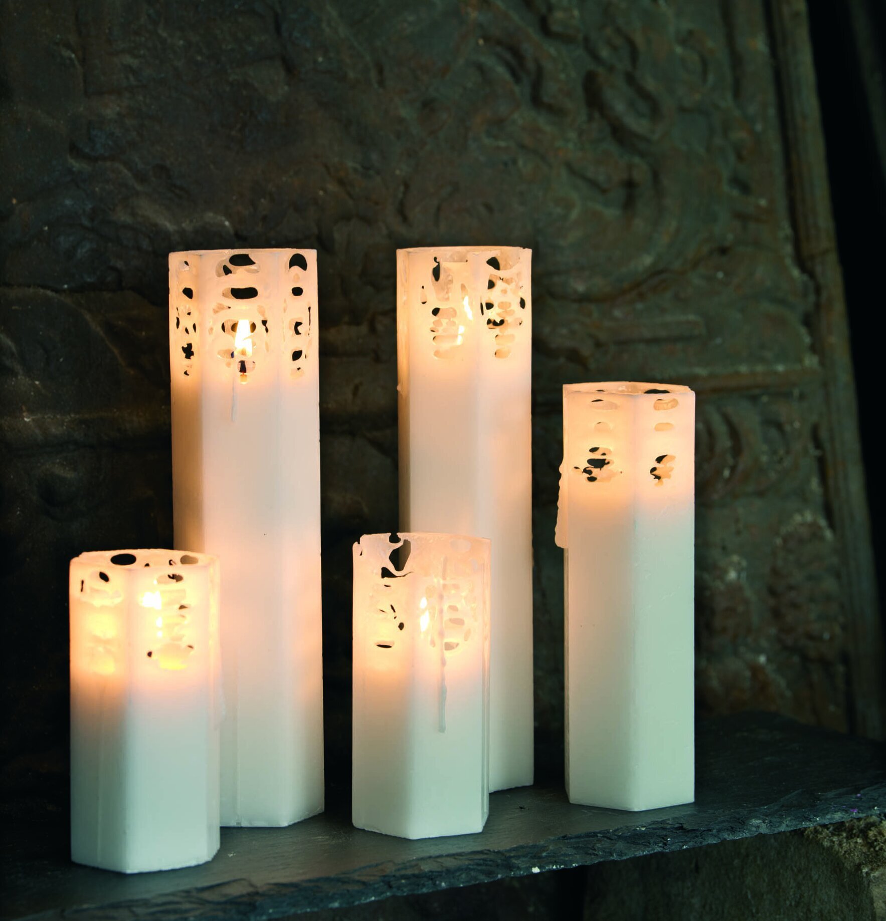 Spindelnätsljus 25 cm från Affari i dunkel miljö