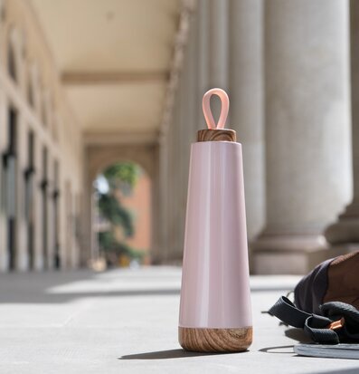 Termos 500 ml Powder Pink från BOXinBAG i elegant miljö