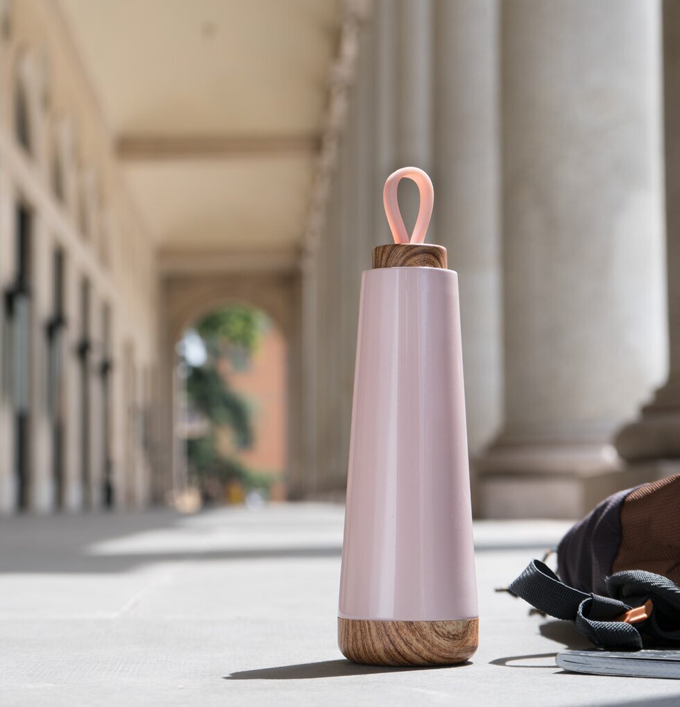 Termos 500 ml Powder Pink från BOXinBAG i elegant miljö