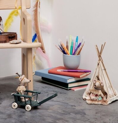 Maileg Little Feather W Tent med detaljerade leksaksfigurer