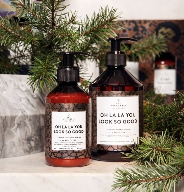 Giftbox - Oh La La från The Gift Label på marmorliknande yta