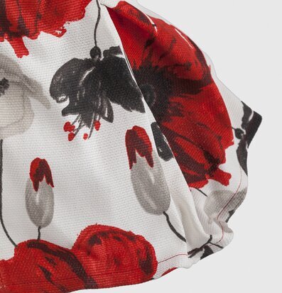 Bordslampa Riana från Skitso med blommönster och vit bakgrund