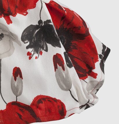 Bordslampa Riana från Skitso med blommönster och vit bakgrund