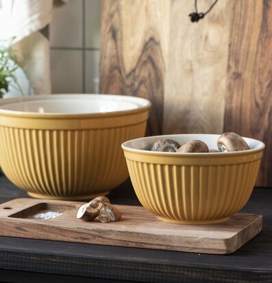 Skålset Mynte Mustard från IB Laursen på träskiva med svamp