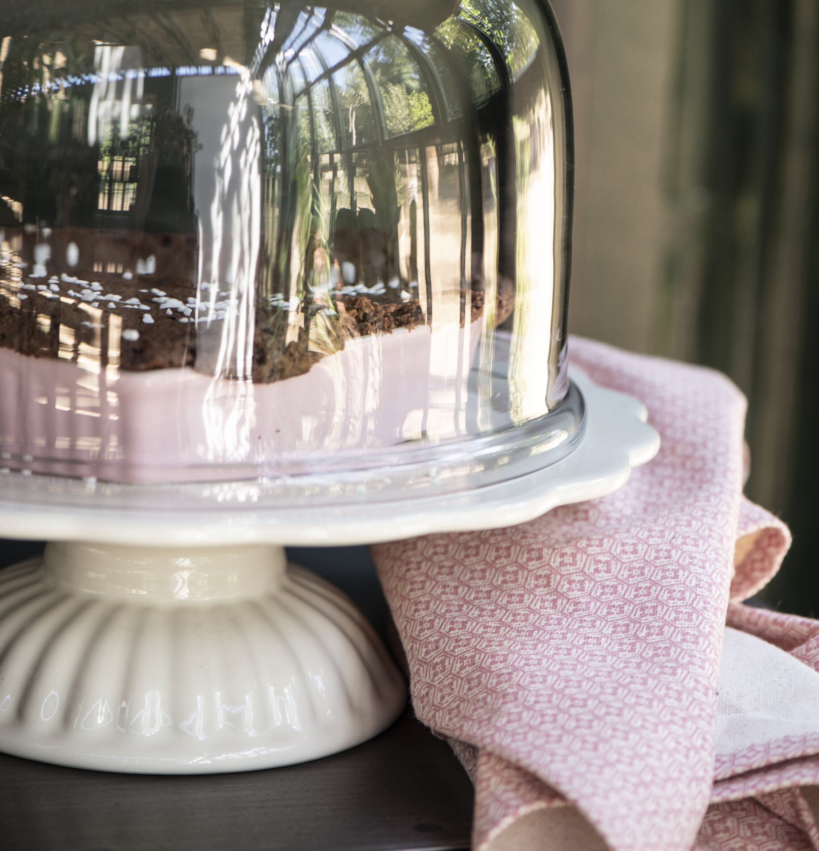 Tårtfat Mynte Butter Cream från IB Laursen med glaskupa