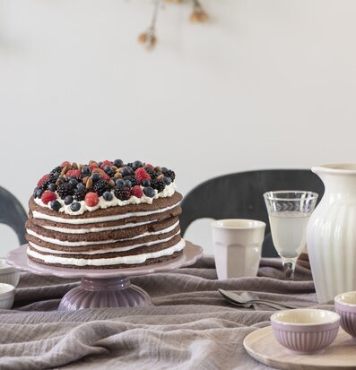 Tårtfat Mynte Lavender från IB Laursen på dukat bord