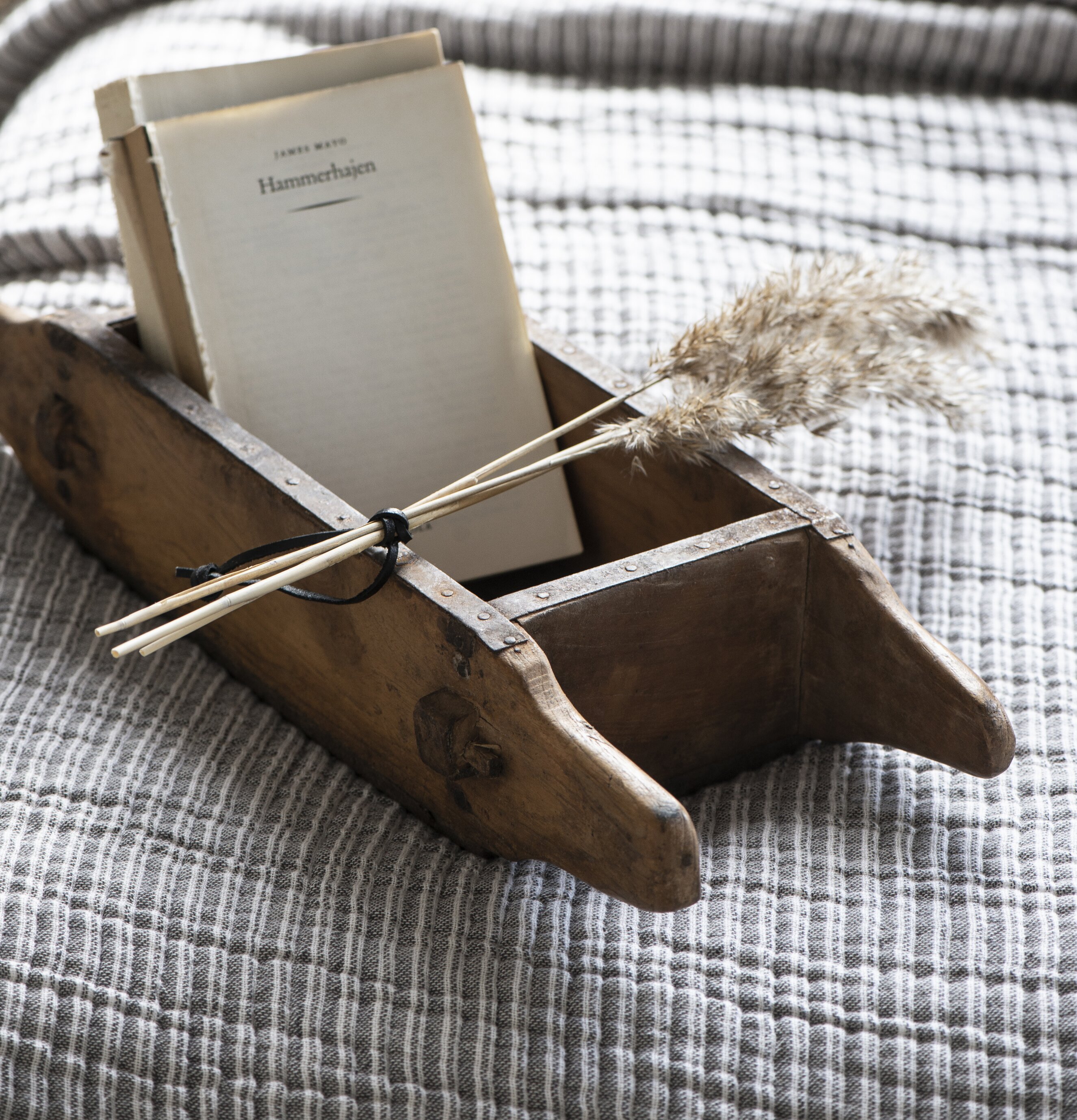 Murstensform Med Handtag från IB Laursen på en rutig pläd