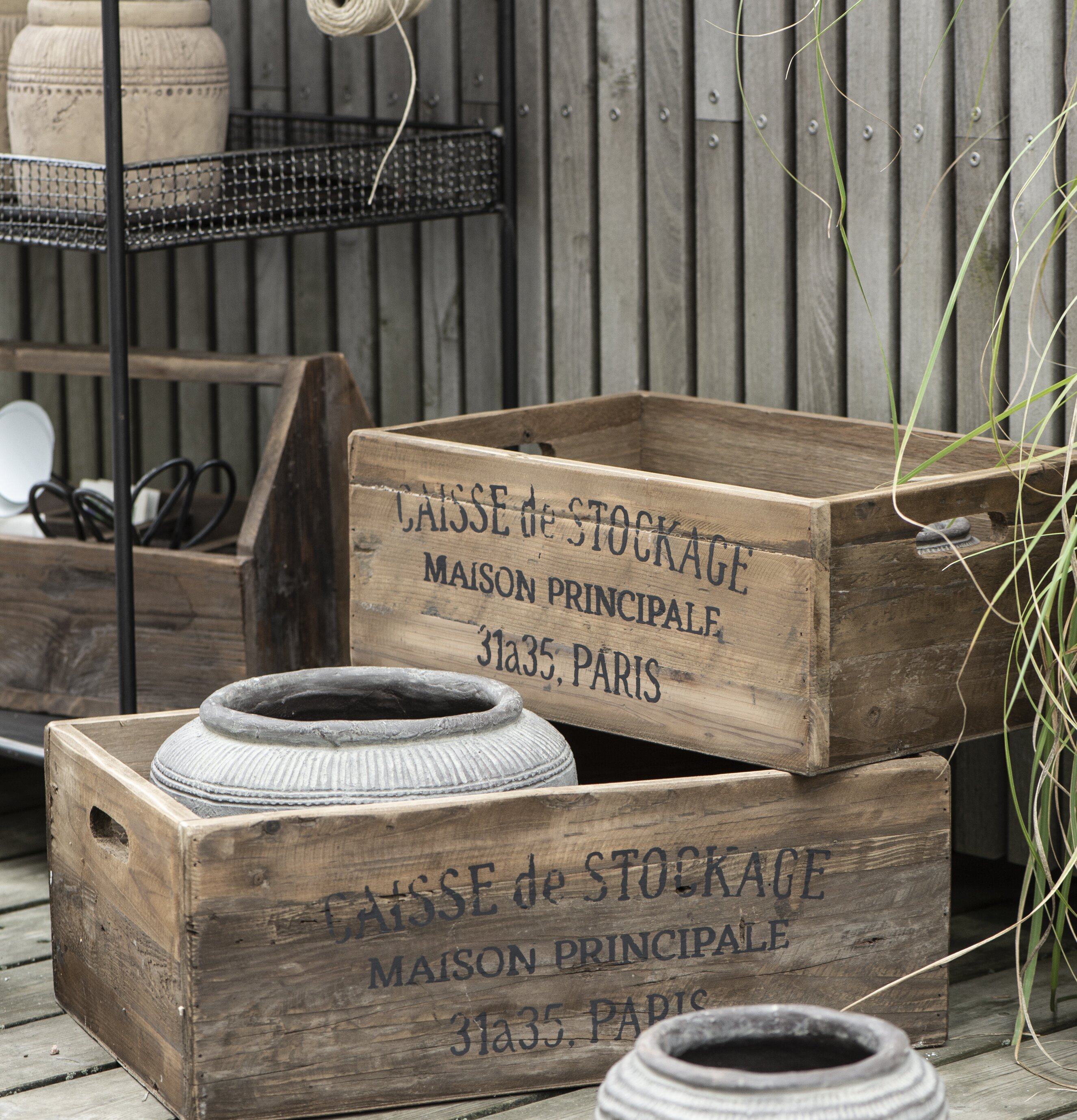 Trälåda CAISSE de STOCKAGE från IB Laursen i rustik miljö