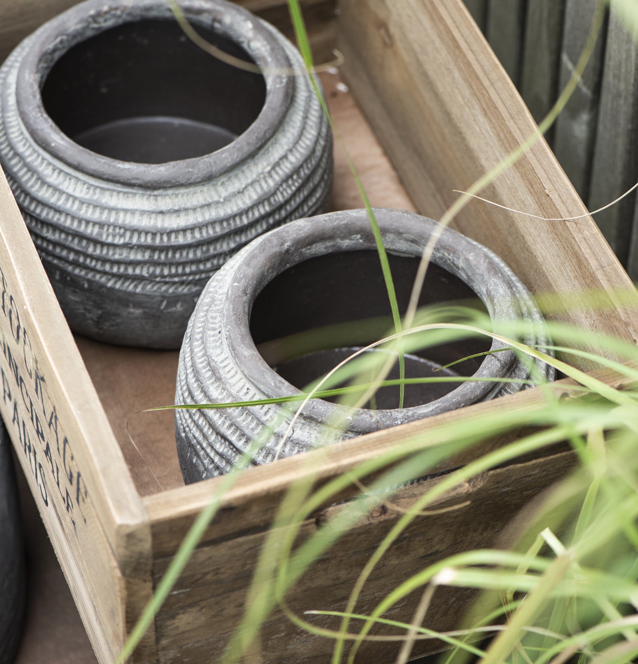 Trälåda CAISSE de STOCKAGE från IB Laursen med keramik