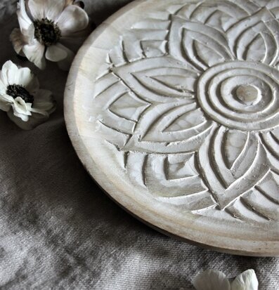 Träfat Fleur Whitewash från Majas Cottage på beige duk