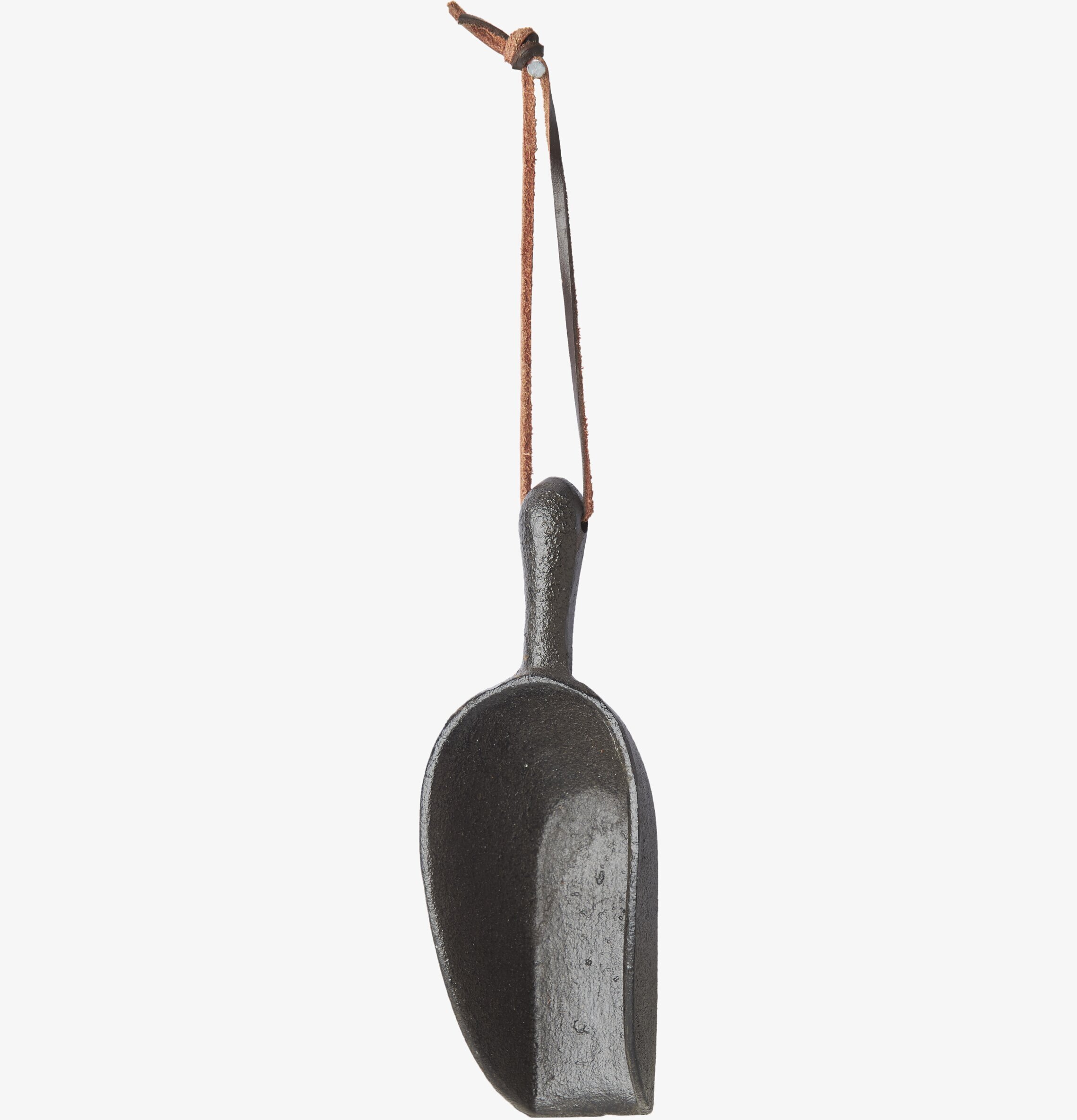 Skopa Frej L Svart från Affari i gjutjärn med läderrem