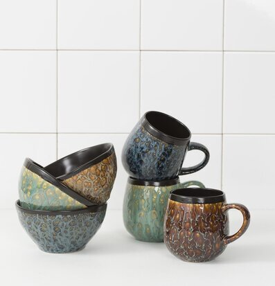 Skål Spot Blue från Bahne med blått mönster och glaserad yta