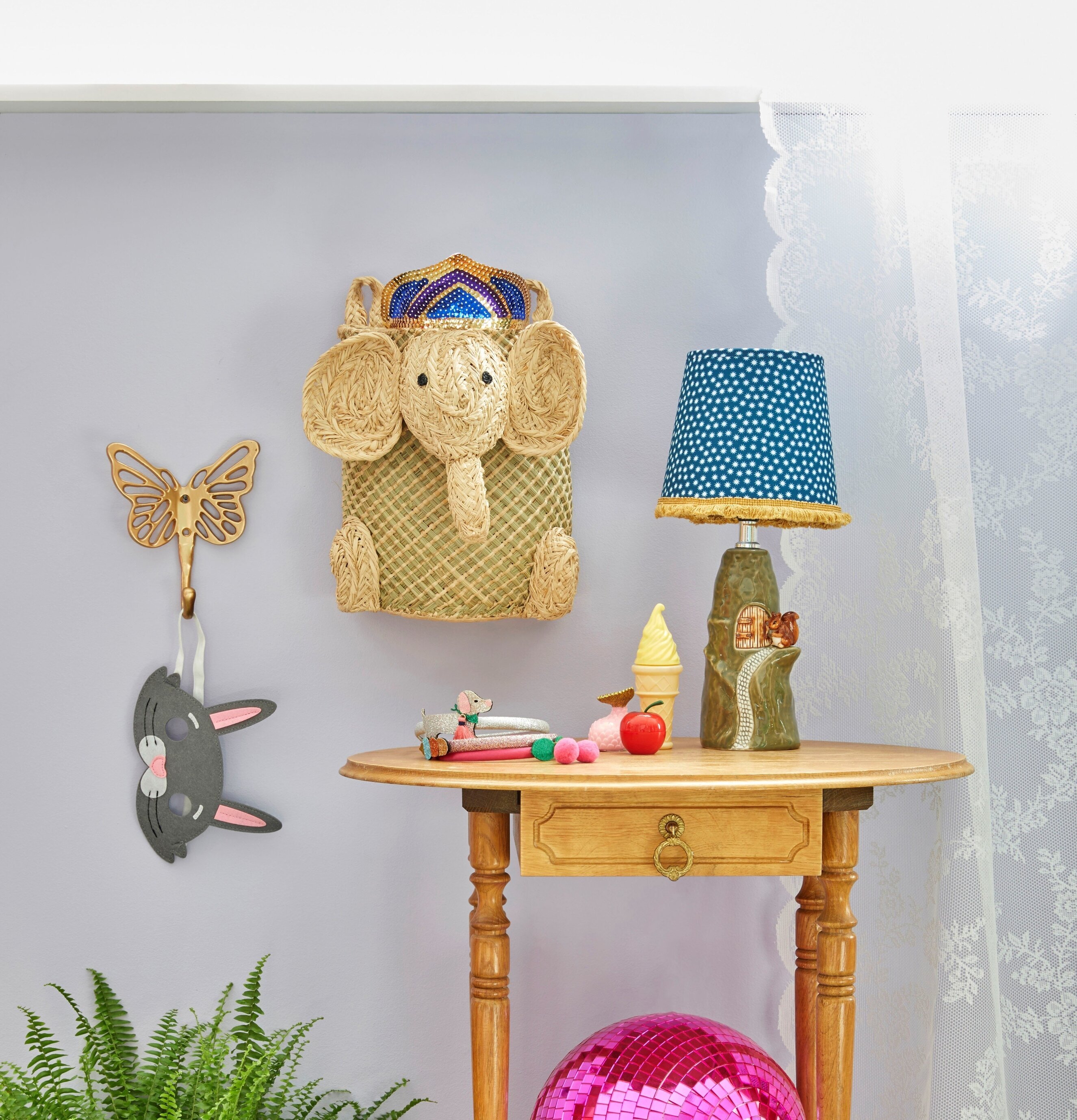 Förvaringskorg Vägg Elefant från Rice i barnrum över bord