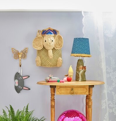 Förvaringskorg Vägg Elefant från Rice i barnrum över bord