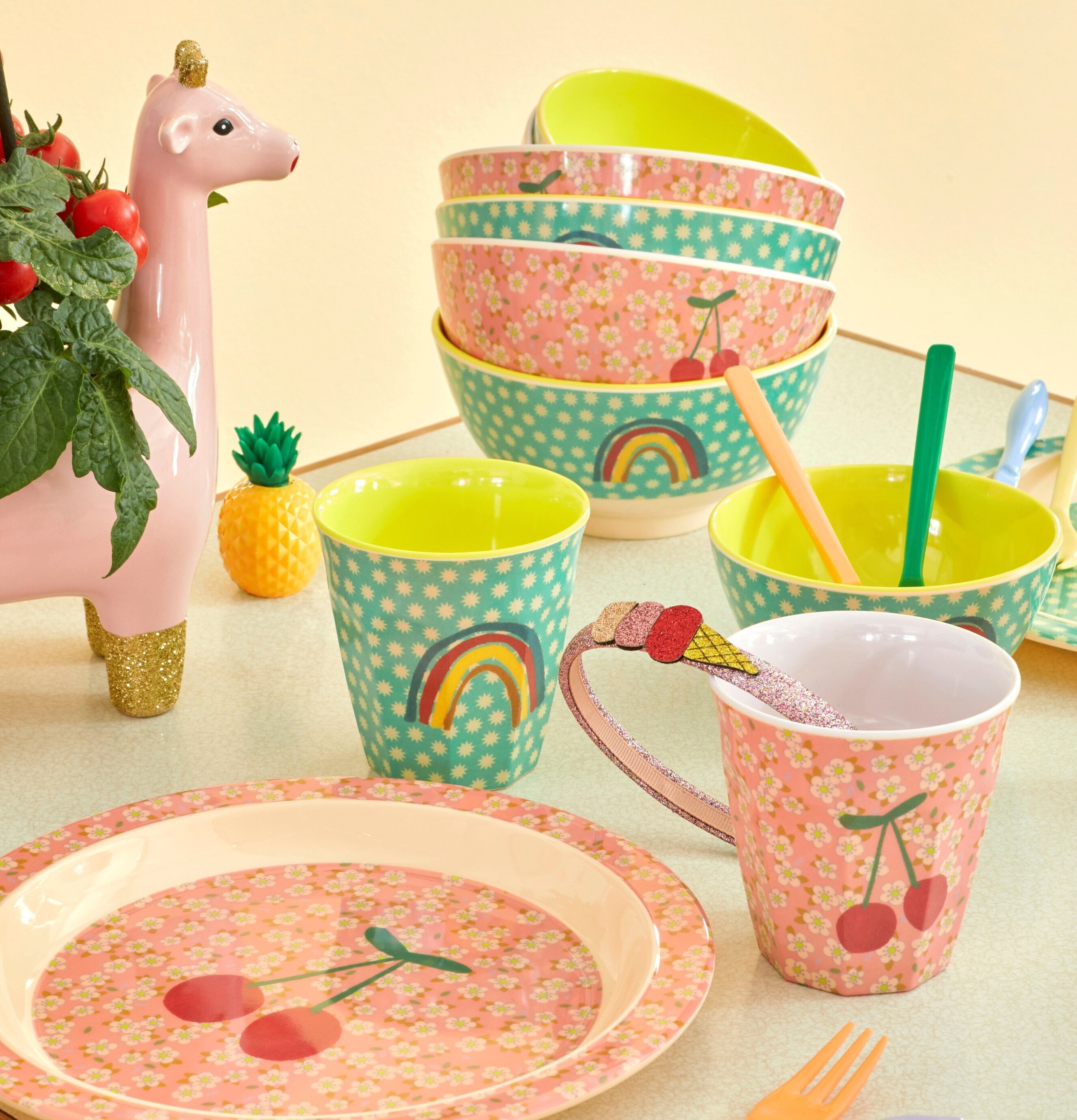 Skål Flowers & Cherry Print från Rice i en livlig miljö