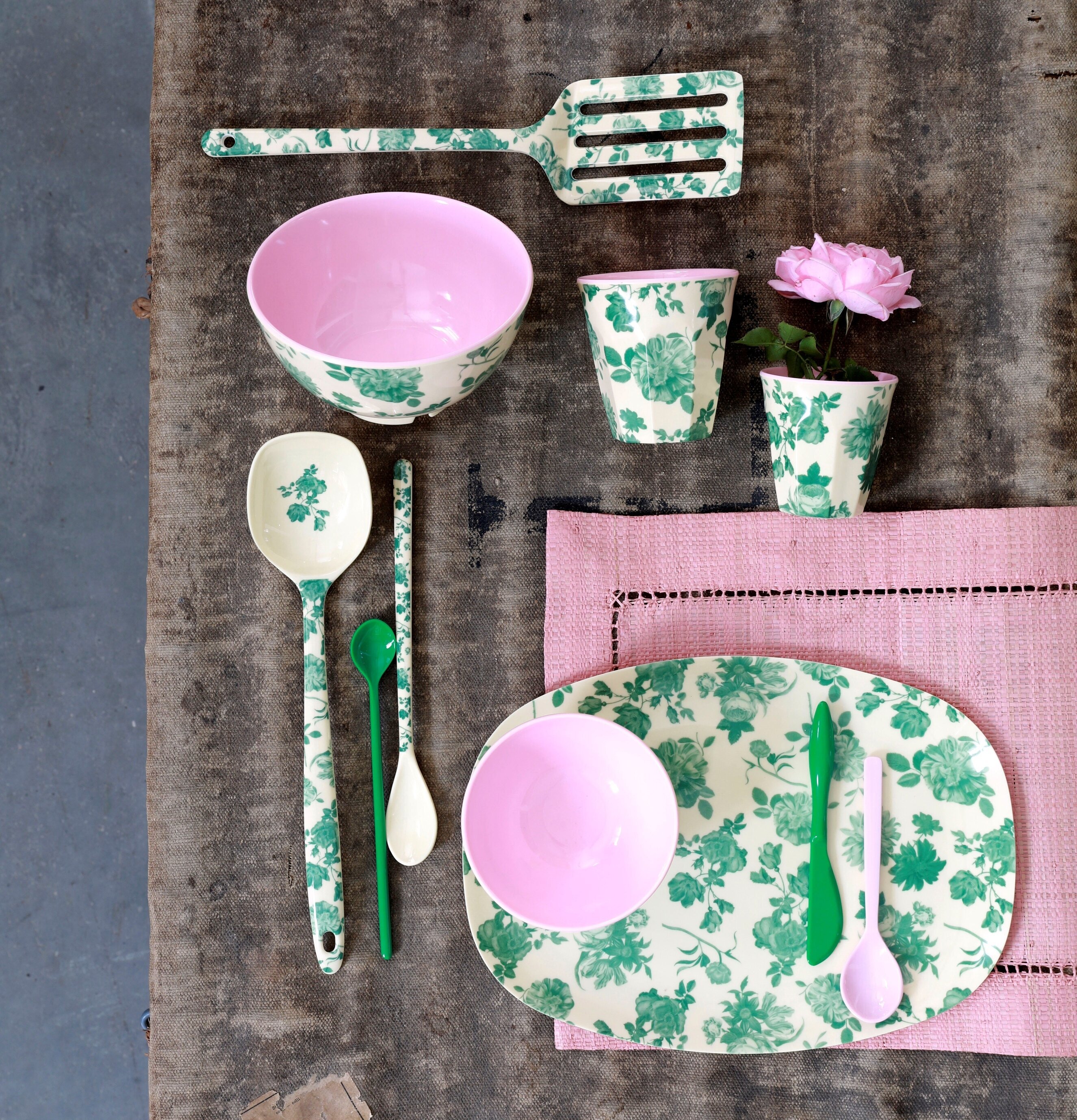 Liten Skål Green Rose Print från Rice med matchande tillbehör