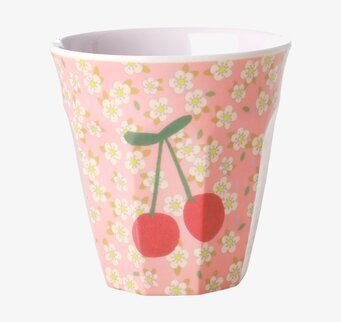 Bild av mugg med blommor och körsbärsmotiv