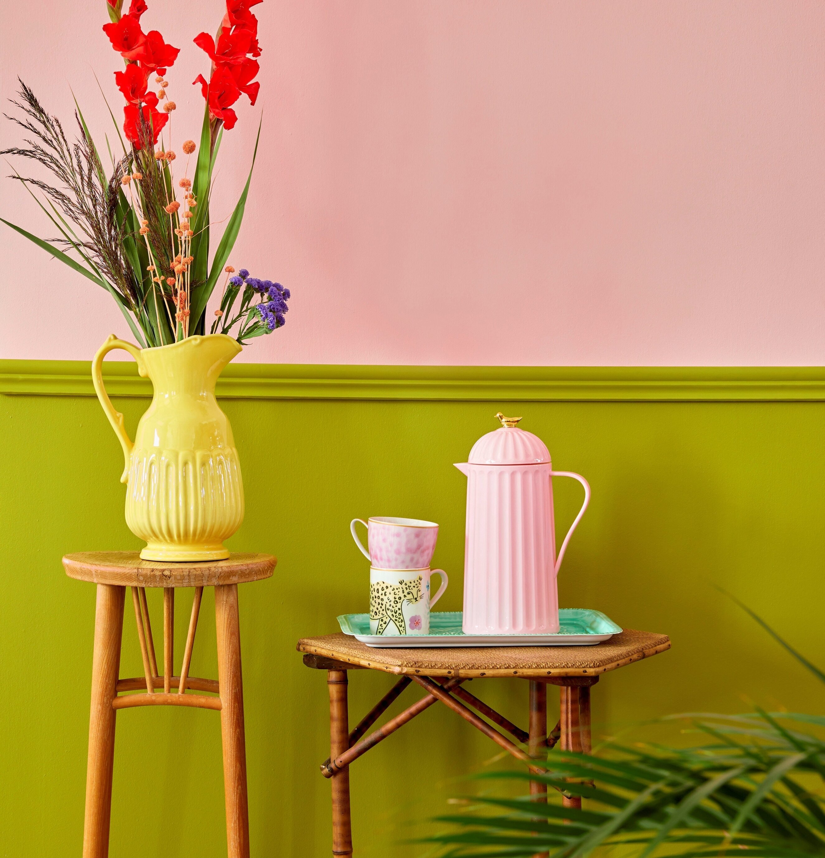 Termos Gold Bird Pink från Rice med färgglada muggar