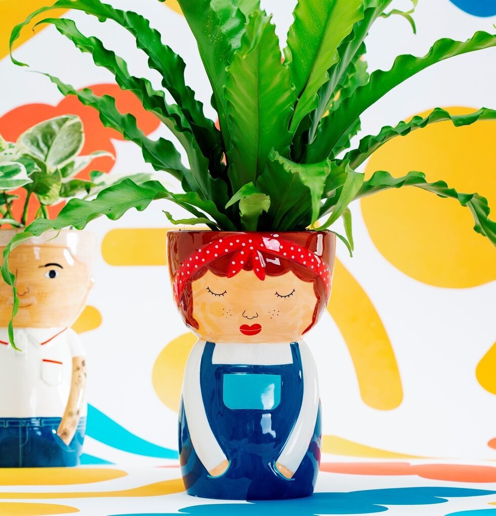 Kruka Libby från Sass & Belle med lekfullt ansikte och växt