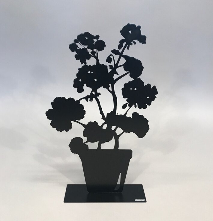 #ÄlskaPlåt Pelargon Svart från Älskaplåt, metalldekoration