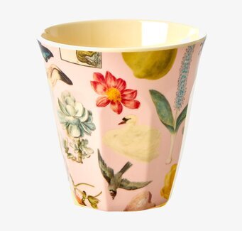 Bild av mugg med harmoniskt mönster och färgsättning