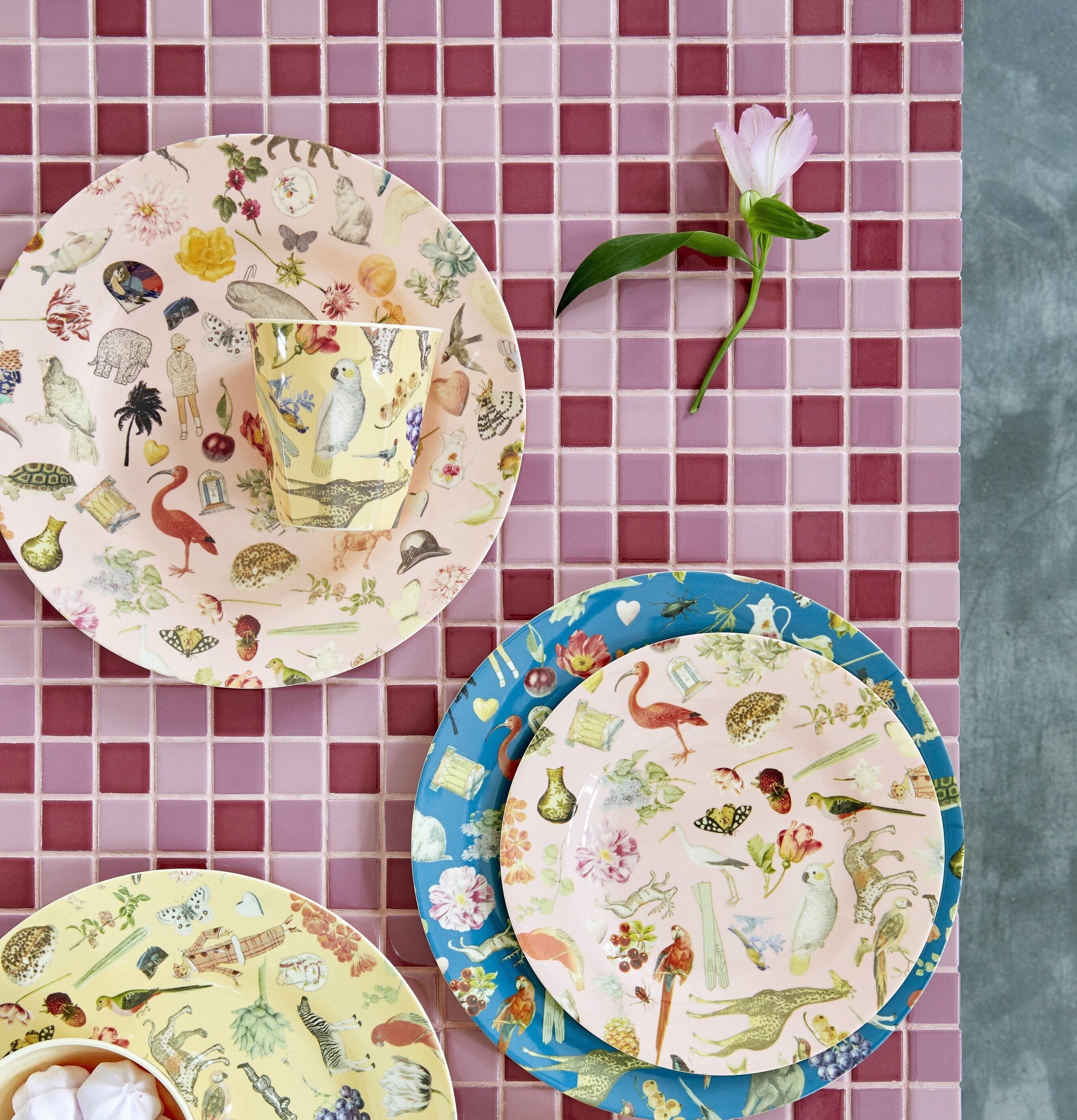 Mugg Latte Blue Art Print från Rice på mosaikbord